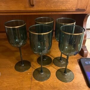 Elegant Green Wine Glass Set plastic